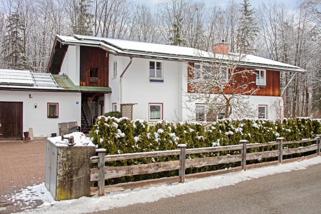 Haus Marianne - Three-Bedroom Apartment With Mountain View