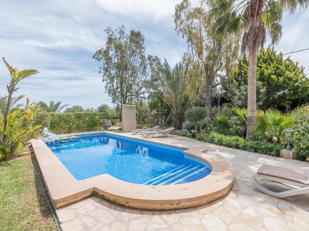 an image of a swimming pool in a yard at Sa Barraca in Santanyi