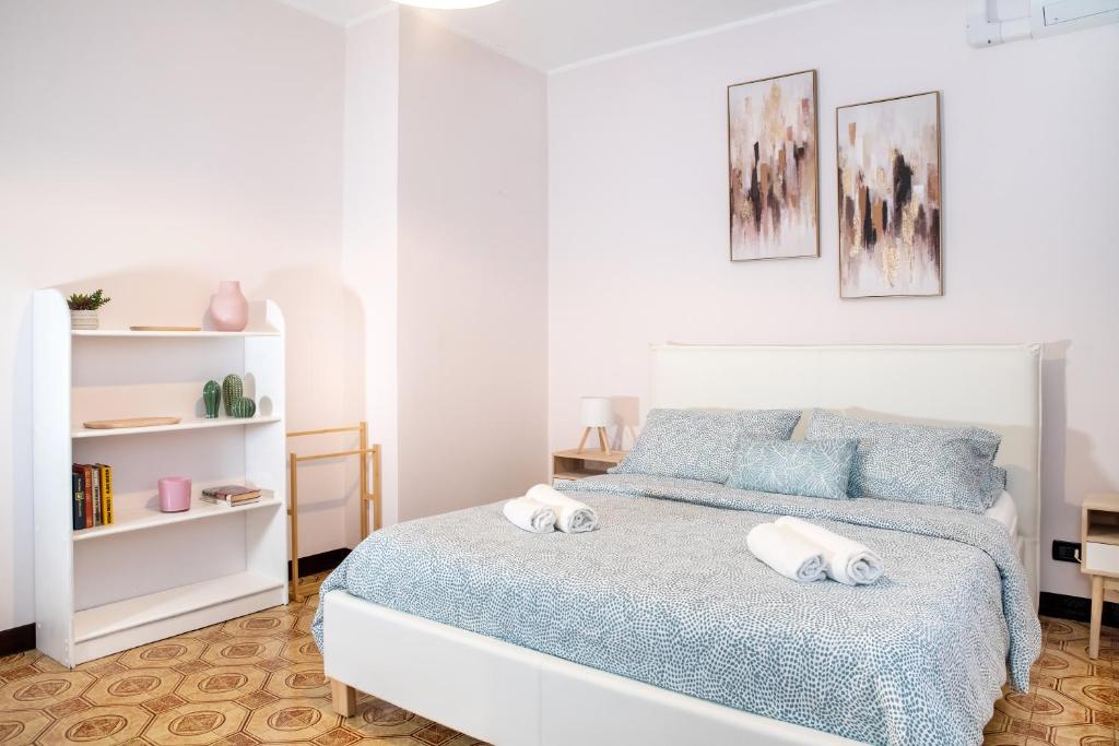 a bedroom with a bed with two towels on it at Luna - Apartment by the beach in Lesa