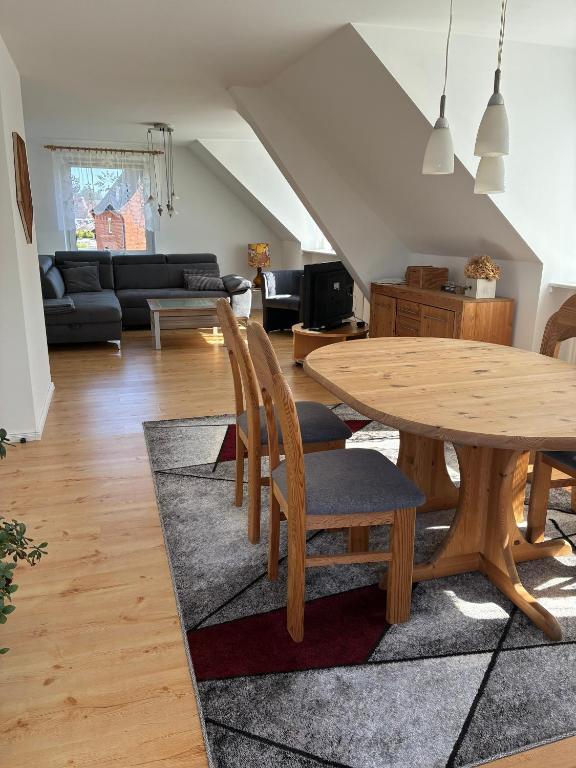 a living room with a wooden table and chairs at Ferienwohnung Flensburg Mürwik in Flensburg