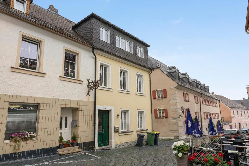 a row of buildings on a cobblestone street at Fichtel7 in Wunsiedel