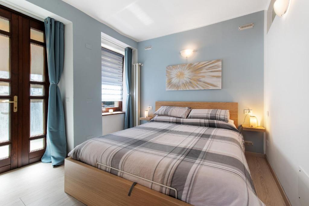 a bedroom with a bed with blue walls and a window at Il Gelsomino in Castro