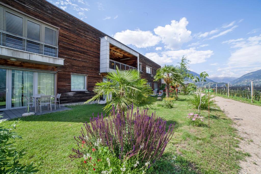 a house with a garden in front of it at Apartment Matthäus in Cermes
