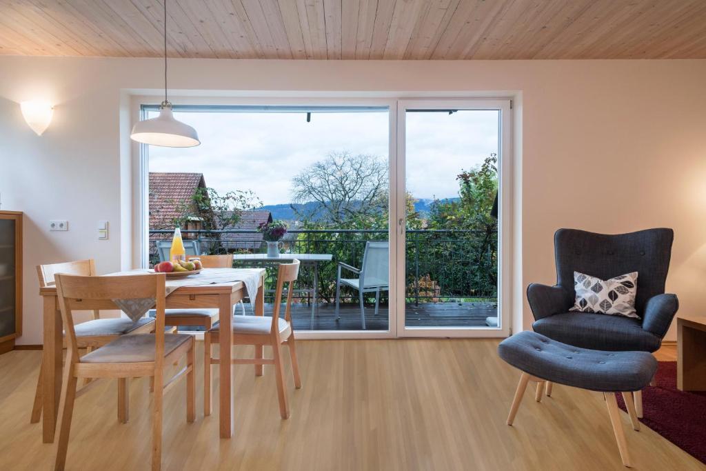 a dining room with a table and chairs and a window at Rosenblüte in Lindau