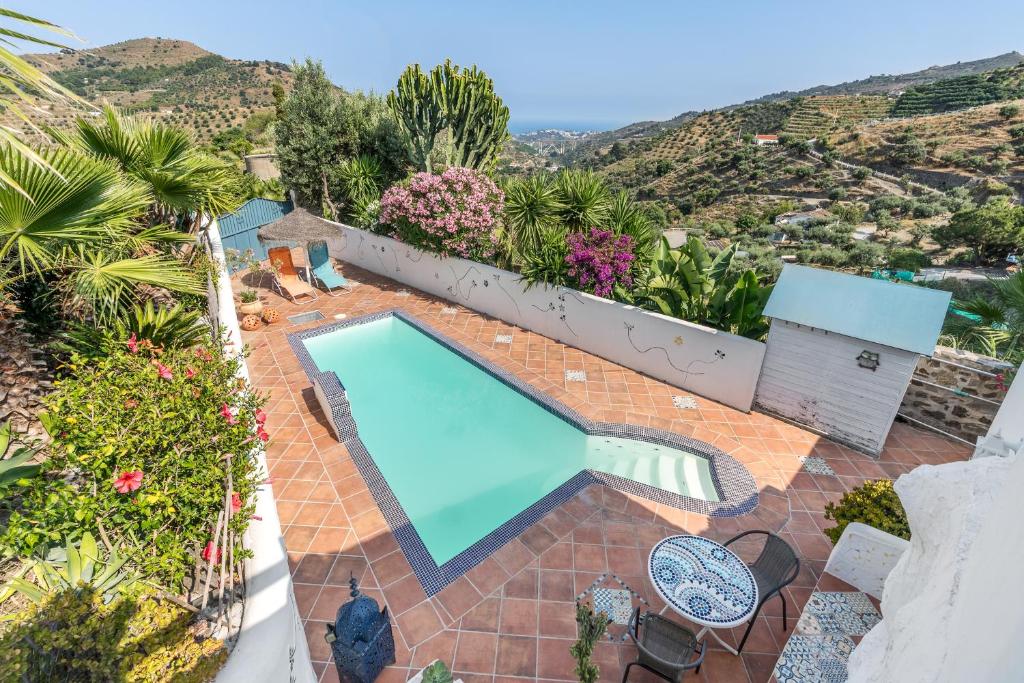 an image of a swimming pool in a villa at Cortijo La Alamea in Almuñécar