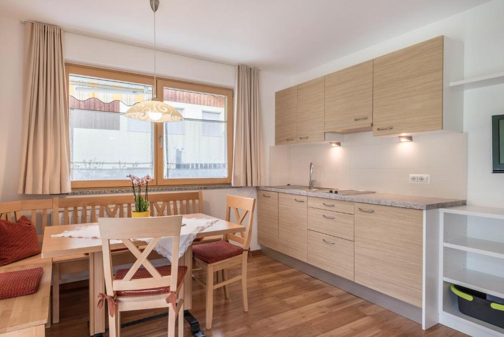 a kitchen with a table and a dining room at Hilber Sass Rigais in Villnoss