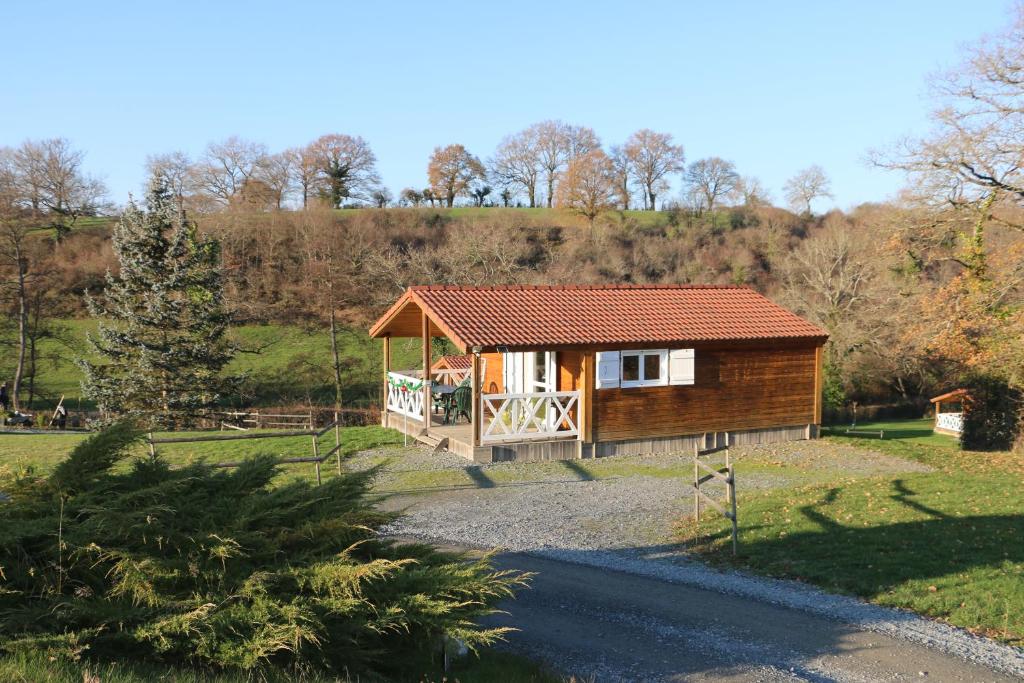 a small cabin in a field with a road at Chalets de la Plaine in Villebret