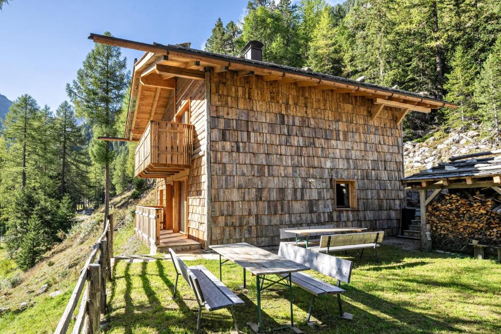 a log cabin with a table and chairs in front of it at Grogg 608 Apt I I in Martello