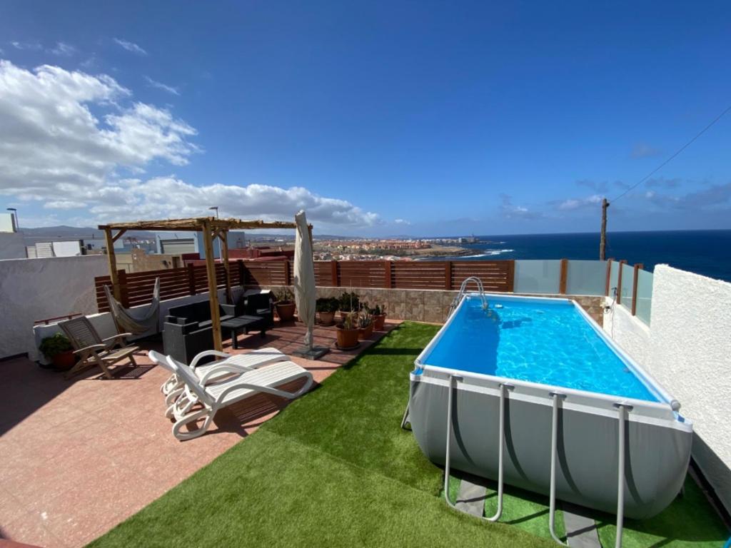 a swimming pool on the roof of a house at Olas De Plata in Playa del Hombre