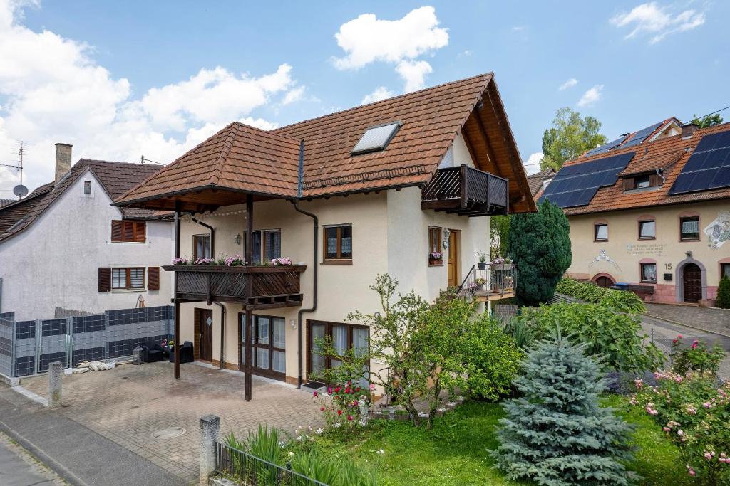 a house with solar panels on the roof at Ferienwohnung Santa Gabriella in Herbolzheim