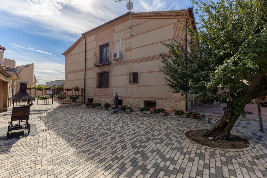 a building with a tree in front of it at La Tarja in Martín Miguel