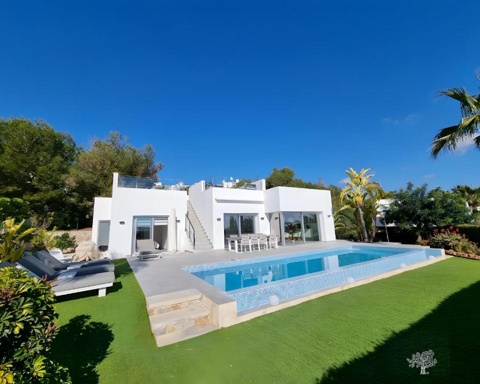 an image of a villa with a swimming pool at Tipuana 7 in Orihuela