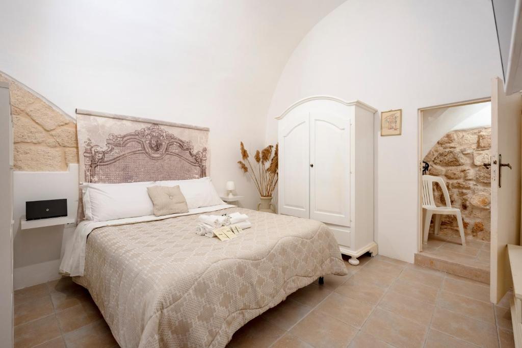 a bedroom with a large bed in a room at L' Ippocampo in Polignano a Mare