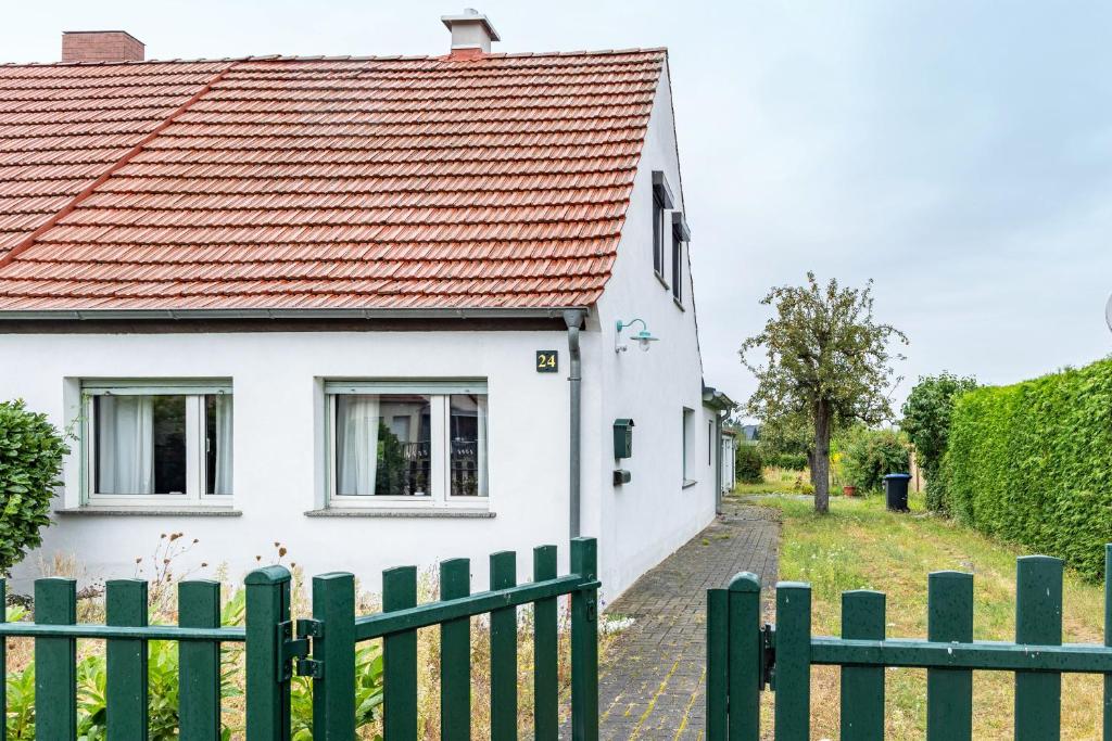 a white house with a fence in front of it at Dahlienhof in Wittenberge