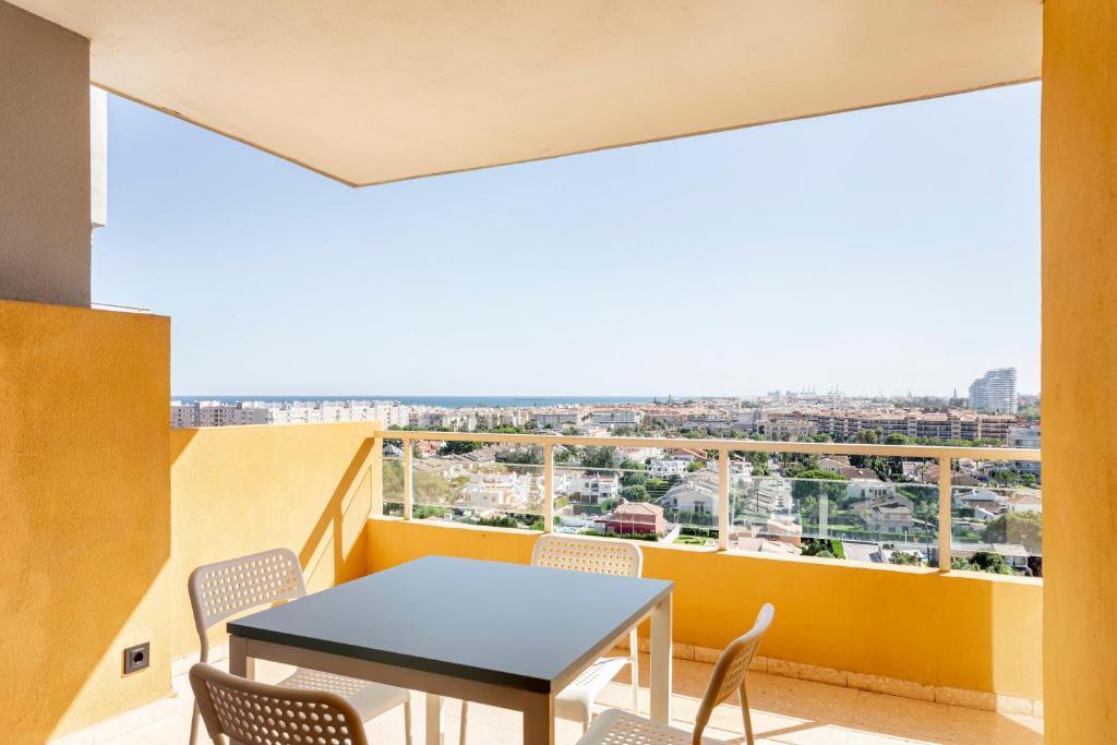 a table and chairs on a balcony with a view at Ático en Canet-playa in Canet de Berenguer