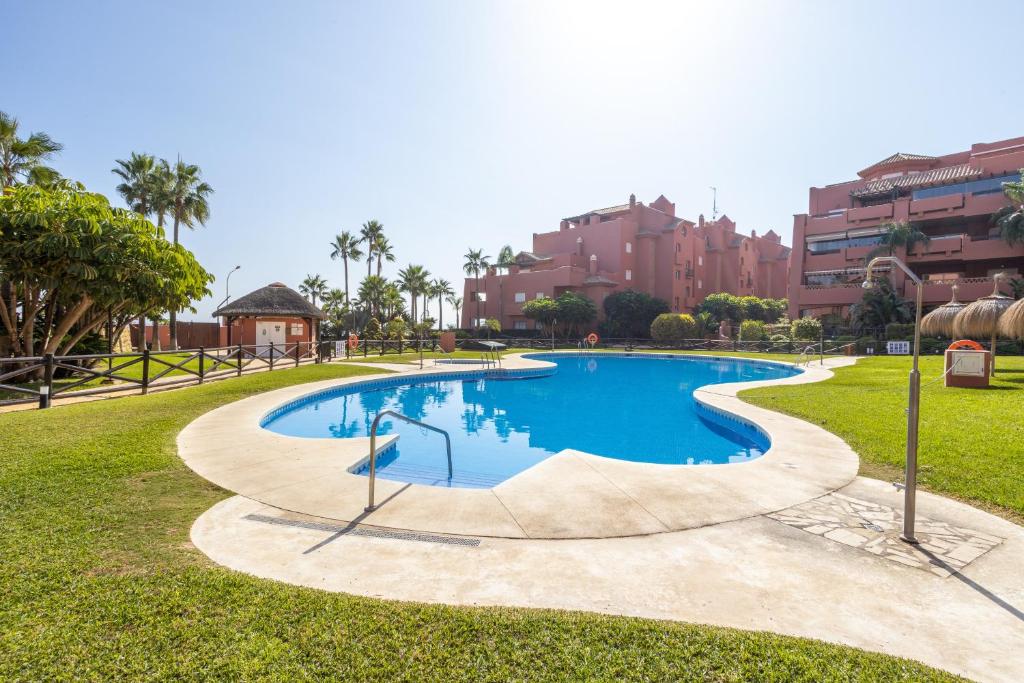 a swimming pool in a park with buildings in the background at Apartmento en Torrox Costa in Torrox Costa