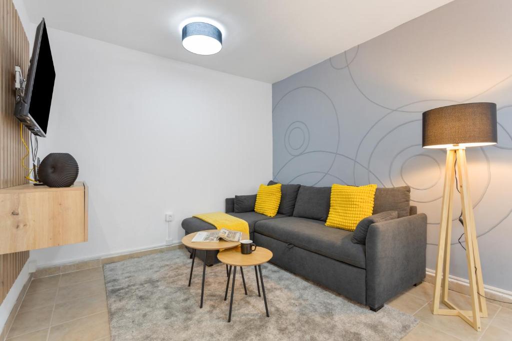 a living room with a couch and a table at Tea-Rose Loft in Conil