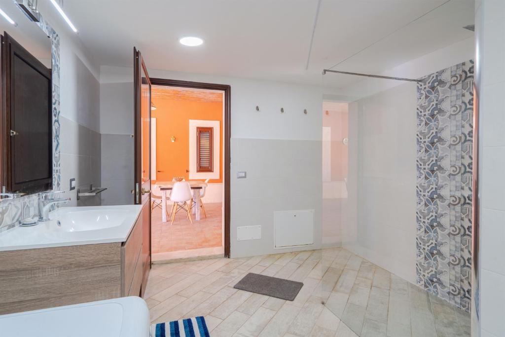 Villa piscina a due passi dal mare