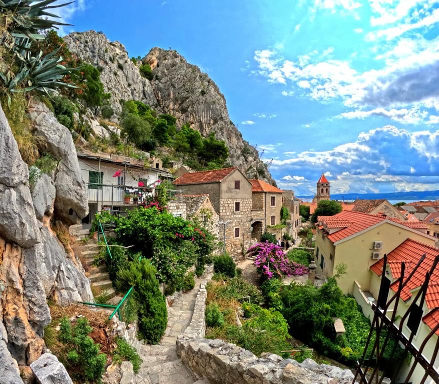a village on the side of a mountain at Kuća Ružica in Omiš