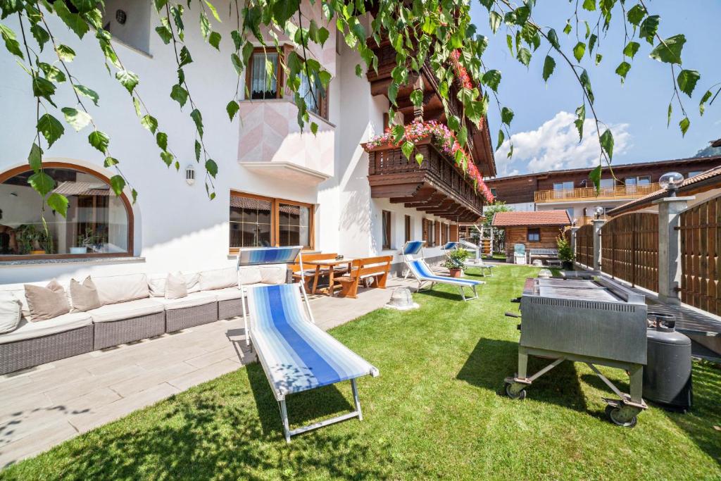 a house with a slide in the yard at Sonnenparadies Apartement 1 in Saltusio