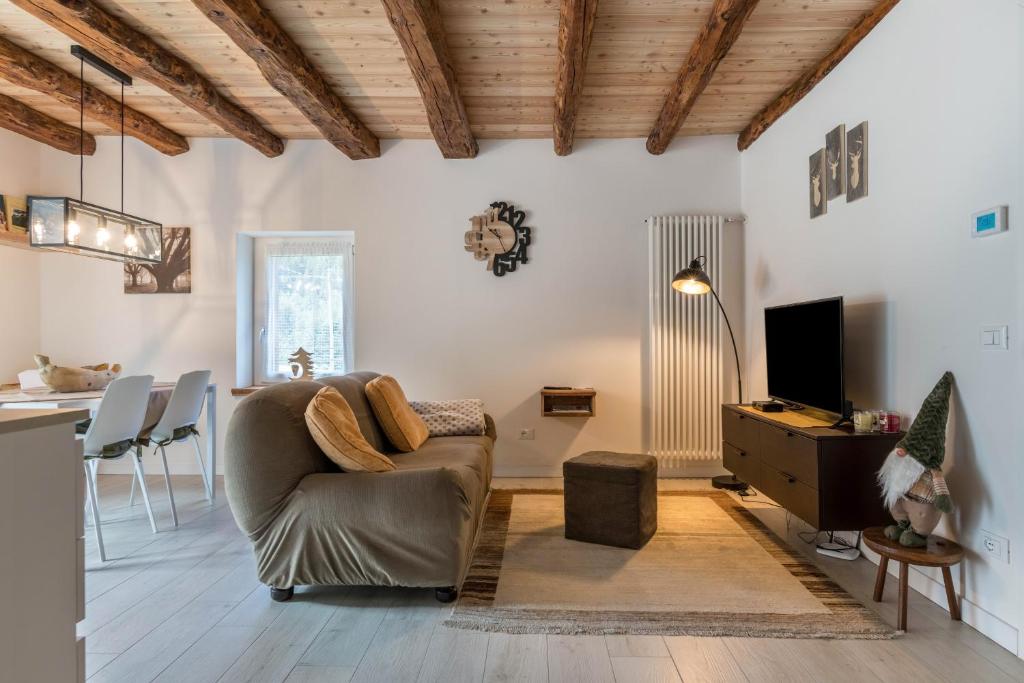 a living room with a couch and a tv and a table at Casa Barona in Valfloriana