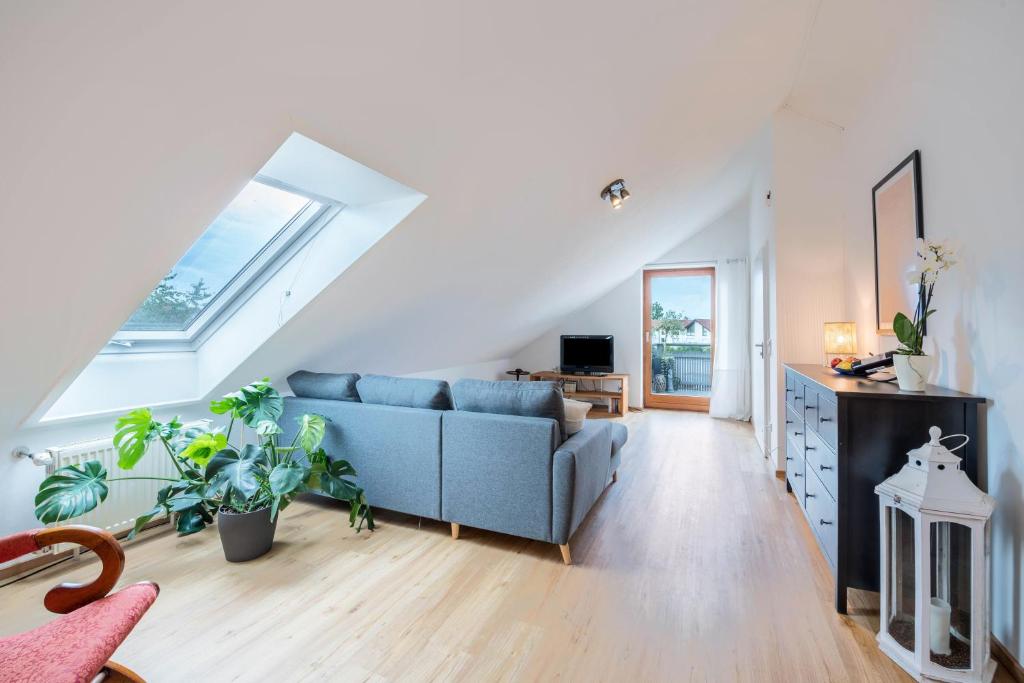 a living room with a blue couch in a attic at Casa Lenny and Friends in Anzing