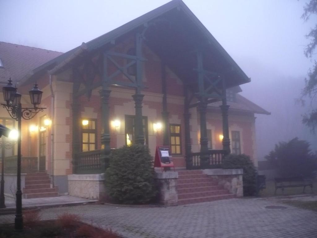Budova, kde se bed and breakfast nachází