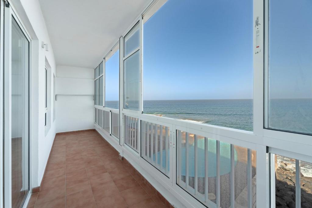 a balcony with a view of the ocean at Bajamar - Apart-Piscina naturales in Bajamar