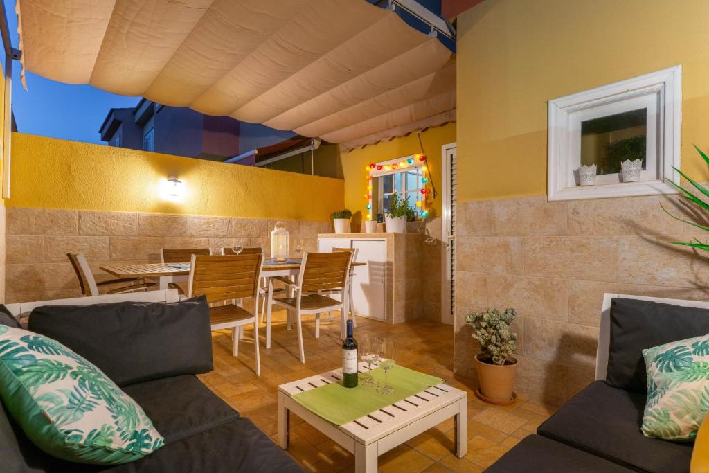 a living room with a couch and a table at Las Velas 37 in Meloneras