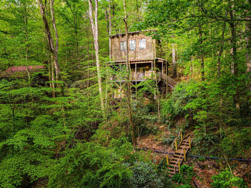 a tree house in the middle of the forest at Tree House in Helen