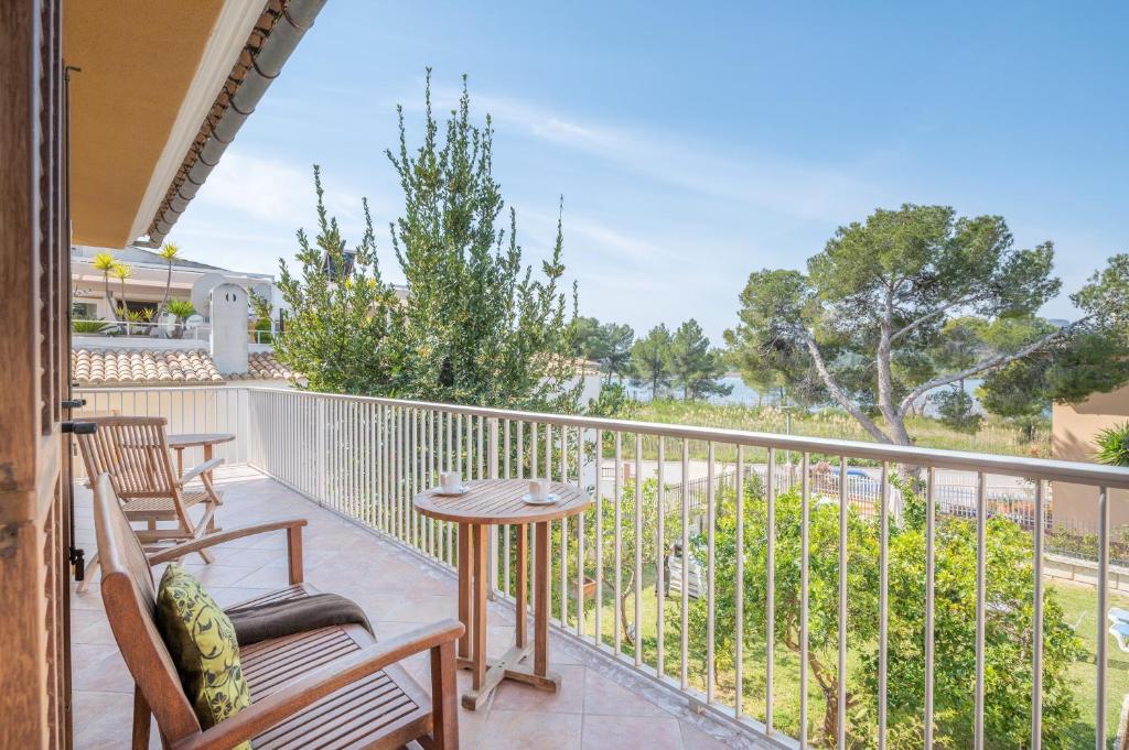 a balcony with chairs and a table with a view at Ca Na Kika in Alcudia