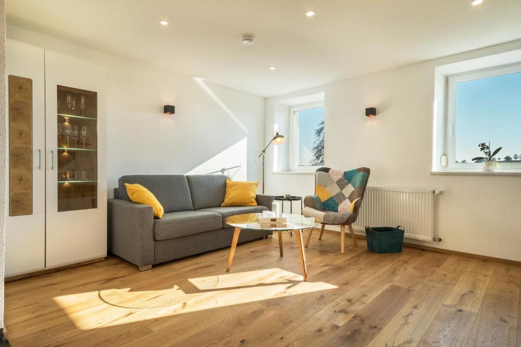 a living room with a couch and a table at Ferienwohnung Pusteblume in Neukirch