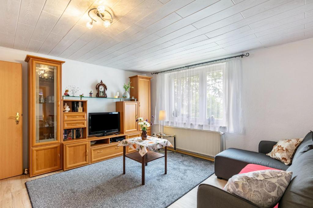 Ferienwohnung im Blumengarten - One-Bedroom Apartment With Garden View