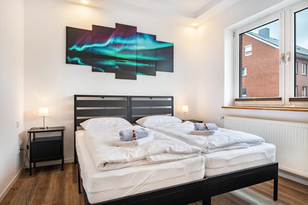 a bedroom with a large bed with a large painting on the wall at Die Alter Schwede Wohnung 1 in Vechta