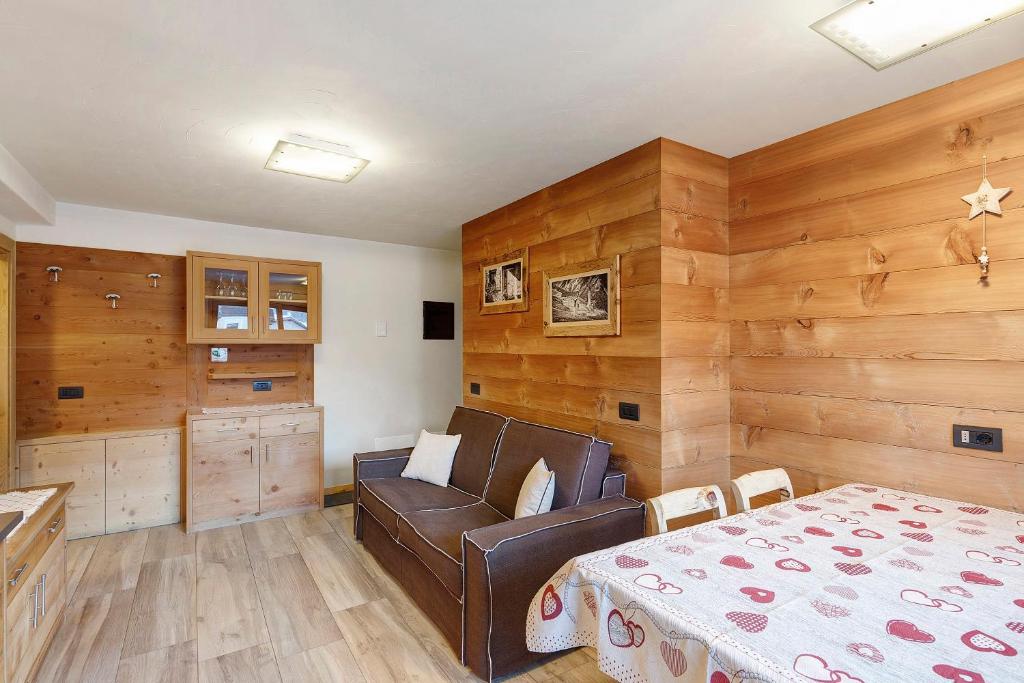 Livigno Wooden House - Two-Bedroom Deluxe Apartment With Garden View