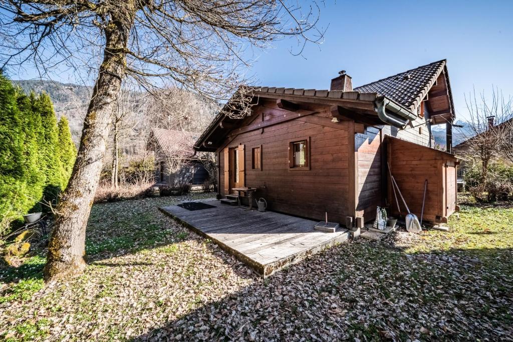 a small wooden house with a wooden deck at Chalet 6p Confort - Les Cerfs in Verchaix