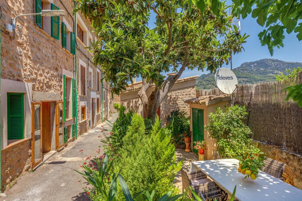 an alley in a village with trees and buildings at Casa Antonia in Sóller