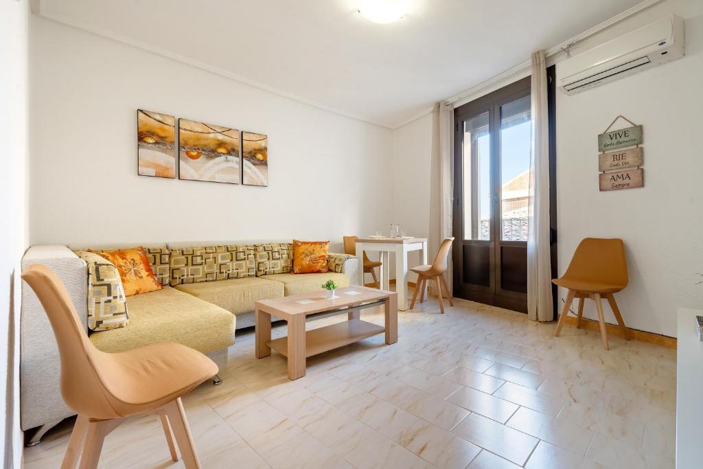 a living room with a couch and a table at Apartamentos El Compromiso in Caspe