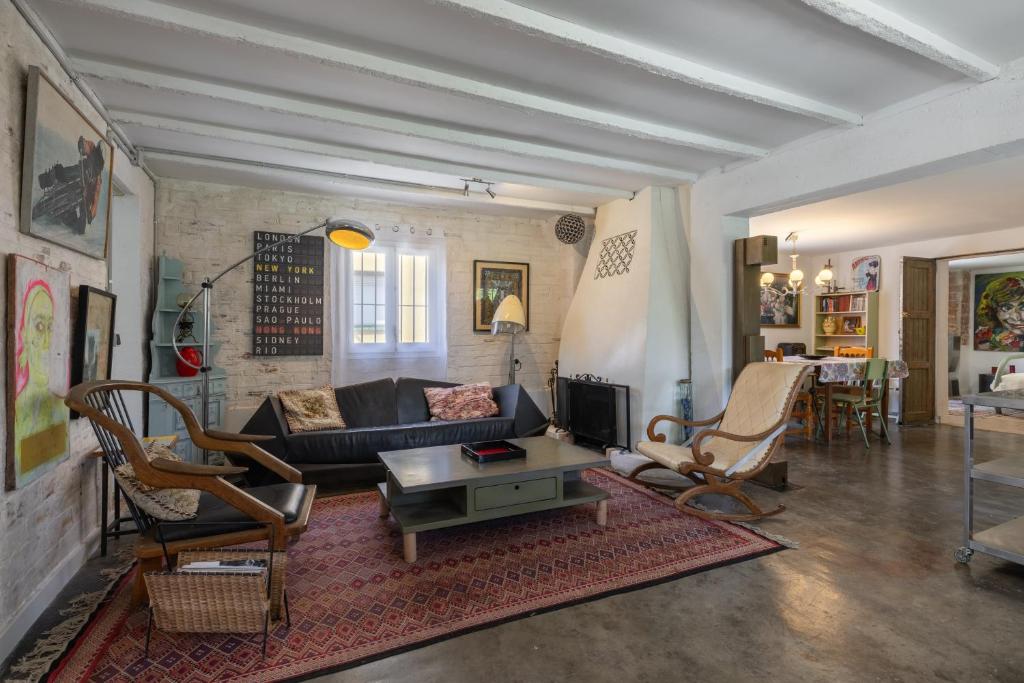 a living room with a couch and a table and chairs at La Fabriqueta Apartament in Ríudecañas