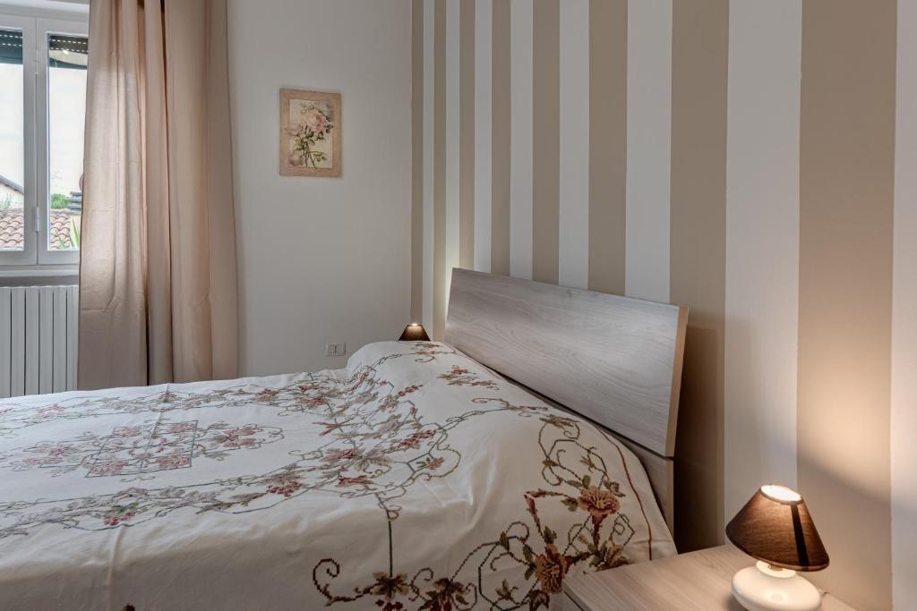 a bedroom with a bed with a floral bedspread at Giada Apartment in Calenzano