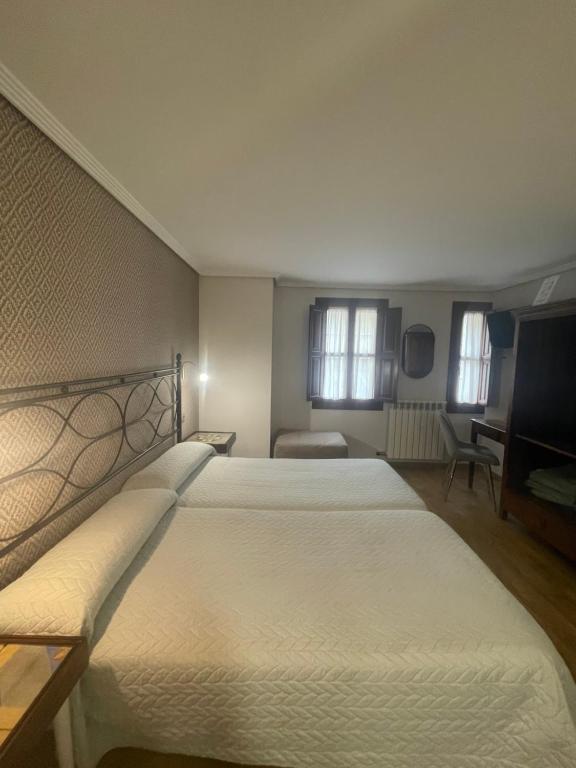 Hostal Rey Pedro I - Tweepersoonskamer Met 2 Aparte Bedden