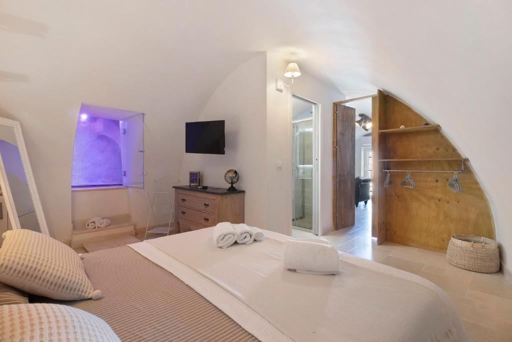 a bedroom with a bed with towels on it at Casa Tuccia in Ostuni