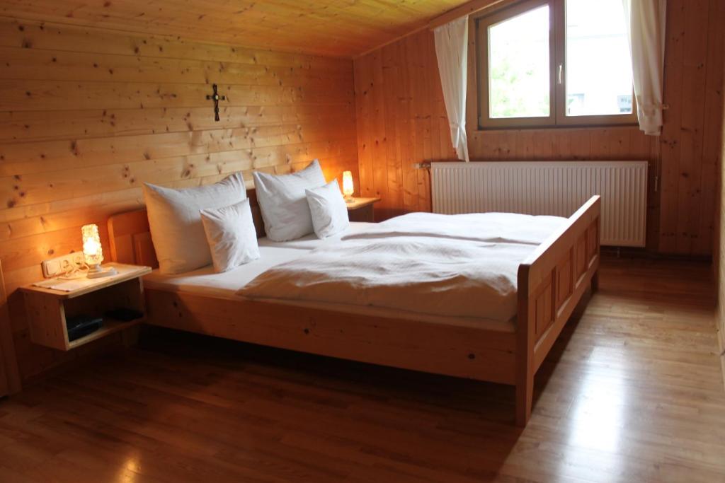 Postel nebo postele na pokoji v ubytování Ferienbauernhof Liebschick