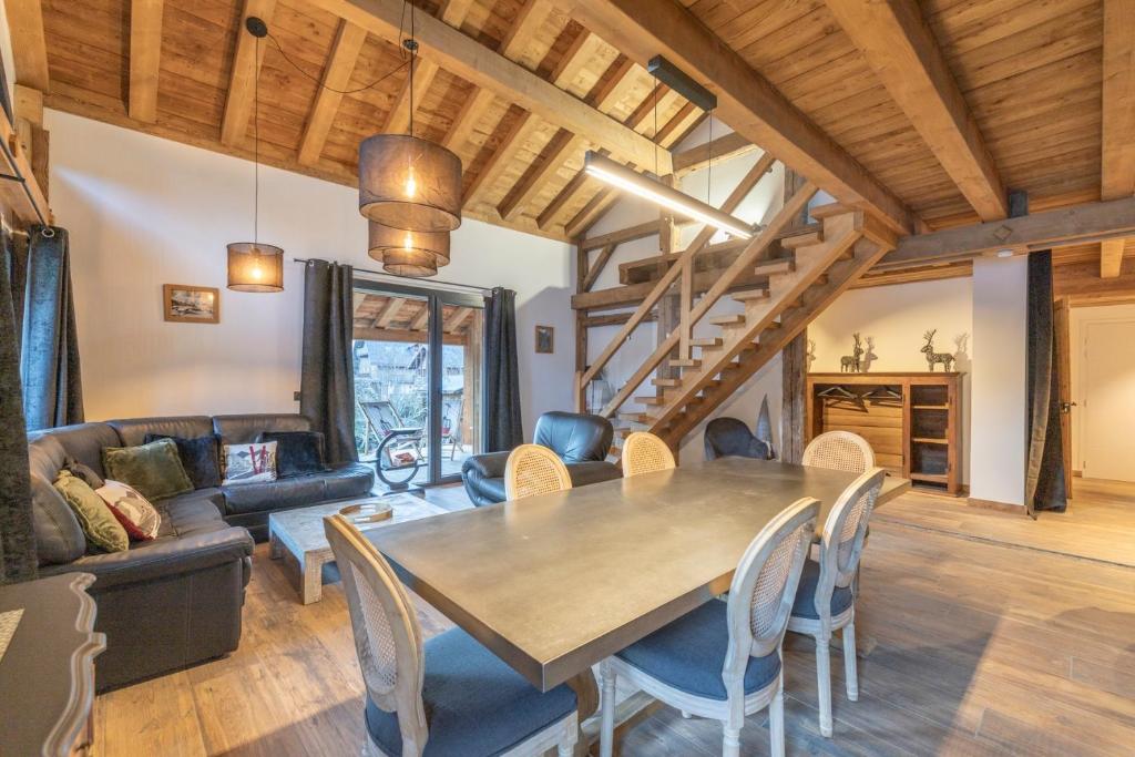a living room with a wooden table and chairs at Albert le Cerf in Morillon