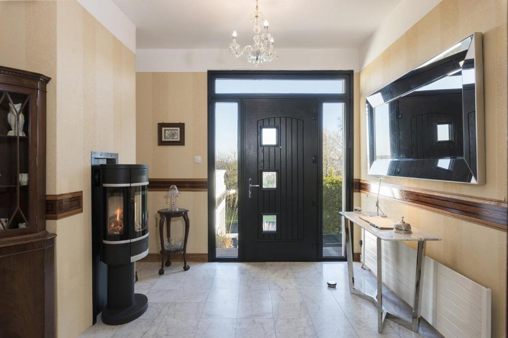 TV a/nebo společenská místnost v ubytování Kilbree House B&B