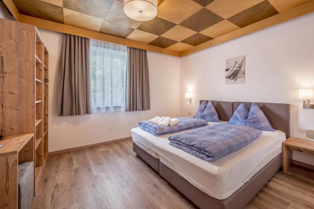 a bedroom with a bed and a coffered ceiling at Ferienwohnung Sonneck in Natz-Schabs