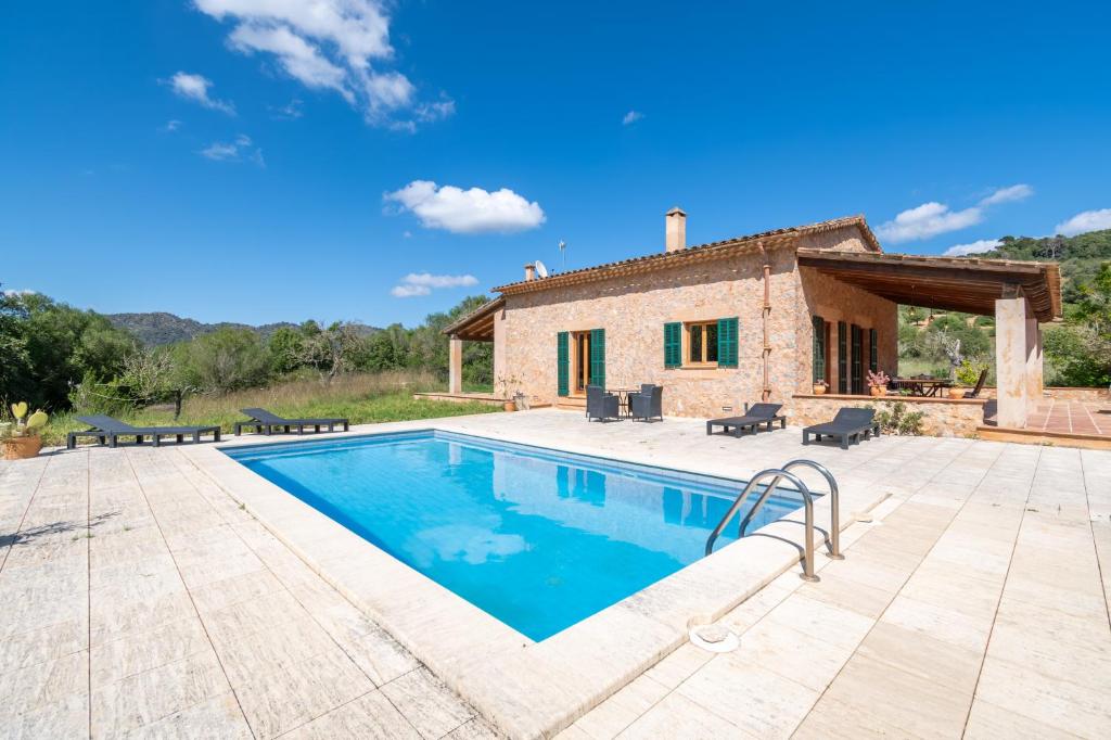 an image of a villa with a swimming pool at Finca can Mandai in Son Carrió
