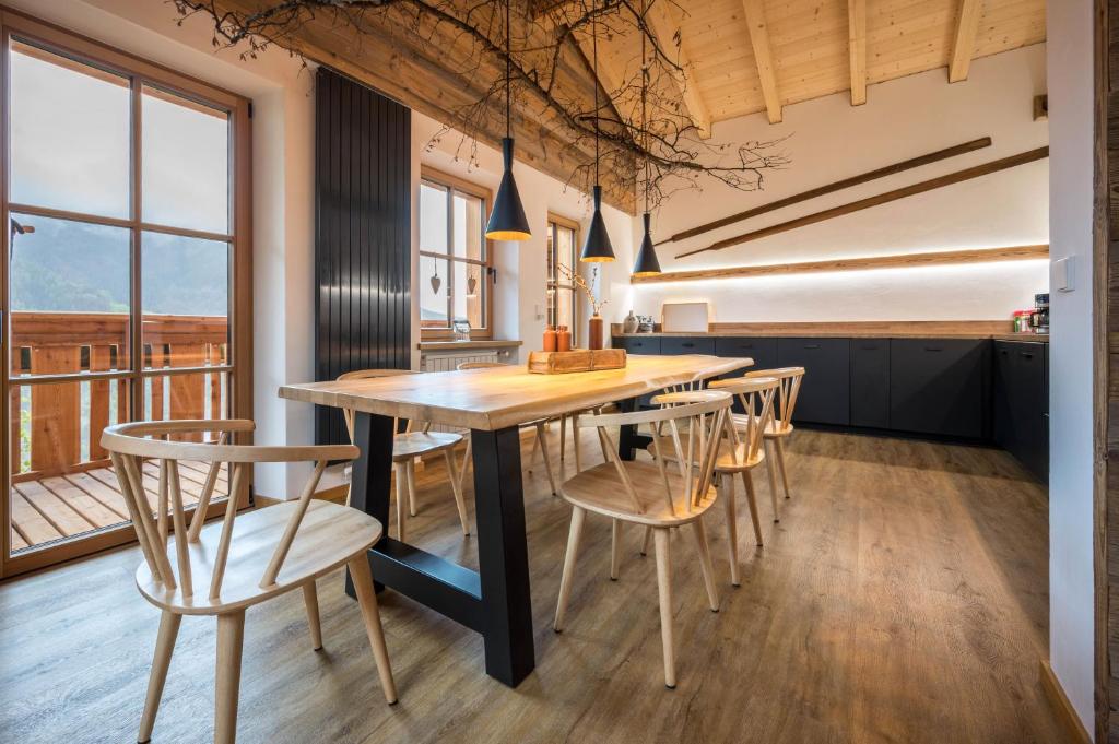 a kitchen and dining room with a table and chairs at Valentin36 Apartment Ritten in Funes
