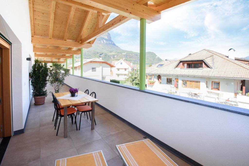 a balcony with a table and chairs and a view at Peter Paul Studio Buchwald in Appiano Sulla Strada Del Vino