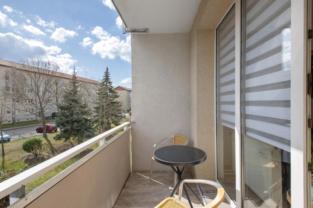 a balcony with a table and chairs and a view at Ferienwohnung San Marino 3 in Mücheln
